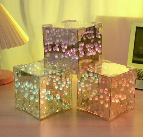 Caja de luz infinita de tulipanes